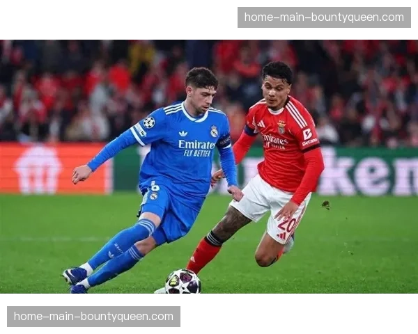 通讯:从边锋到翼卫——解读皇马球员费德里科·巴尔韦德在本赛季的战术角色转型 通讯:从边锋到翼卫——解读皇马球员费德里科·巴尔韦德在本赛季的战术角色转型