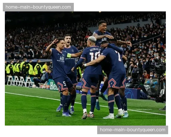 战术板：皇马客战巴黎，安切洛蒂如何应对姆巴佩领衔的“424”新阵